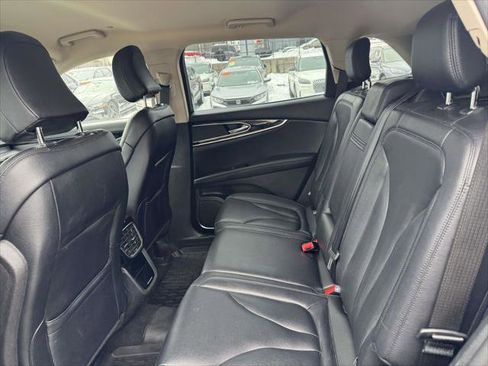 Used 2022 Lincoln Nautilus Standard image 9