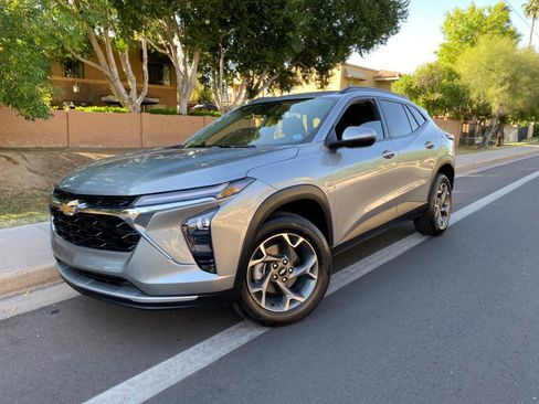 Used 2025 Chevrolet Trax LT w/ Driver Confidence Package image 68