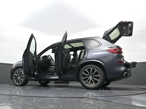 Used 2019 BMW X5 xDrive50i w/ M Sport Package AWD/4WD image 41