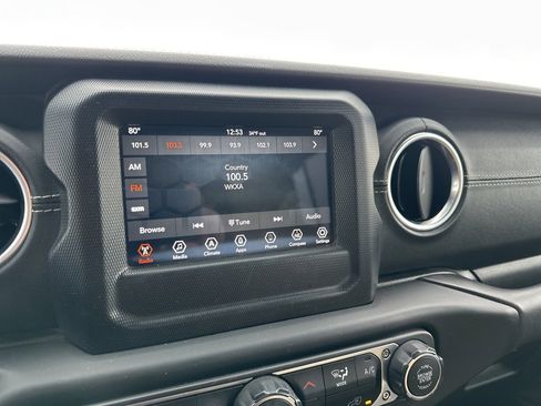 Used 2018 Jeep Wrangler Unlimited Sahara image 12