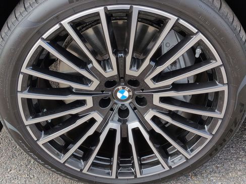 Used 2025 BMW 750e xDrive image 13