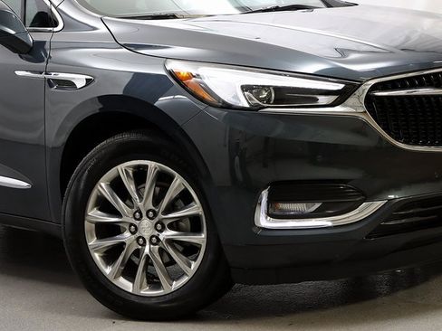 Used 2020 Buick Enclave Premium w/ Sun and Sites Package image 3