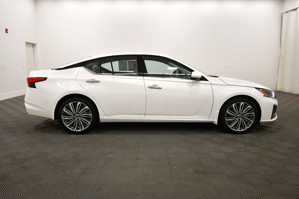 Used 2024 Nissan Altima 2.5 SL AWD/4WD image 9