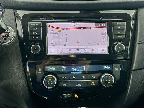 Used 2019 Nissan Rogue SV w/ Premium Package image 13