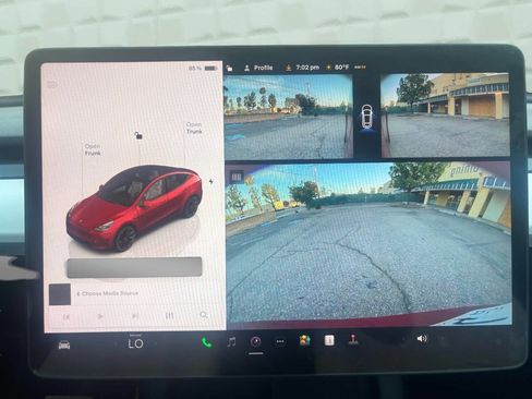 Used 2023 Tesla Model Y Long Range AWD/4WD image 23