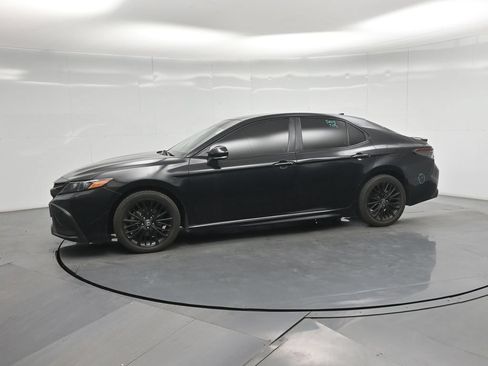 Used 2021 Toyota Camry SE w/ Convenience Package FWD image 16