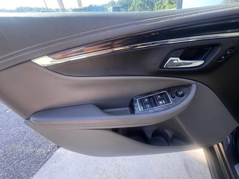 Used 2014 Chevrolet Impala LTZ FWD image 17
