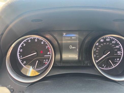 Used 2018 Toyota Camry LE FWD image 14