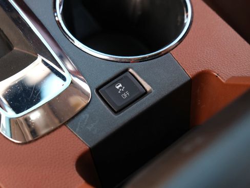 Used 2016 Chevrolet Equinox LTZ w/ Enhanced Convenience Package image 33