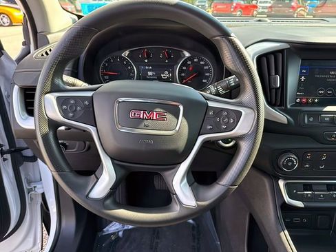 Used 2024 GMC Terrain SLE image 23