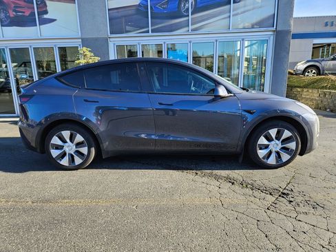 Used 2021 Tesla Model Y Long Range image 2