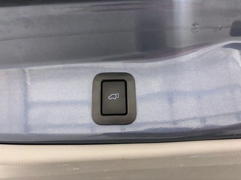 Used 2019 Toyota Highlander XLE AWD/4WD image 38