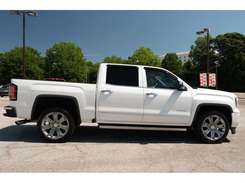 Used 2018 GMC Sierra 1500 Denali w/ Denali Ultimate Package AWD/4WD image 9