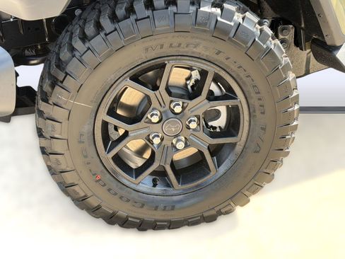 New 2026 Jeep Gladiator Sport AWD/4WD image 12