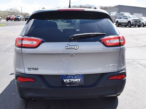 Used 2017 Jeep Cherokee Latitude w/ Safety/Convenience Group AWD/4WD image 22