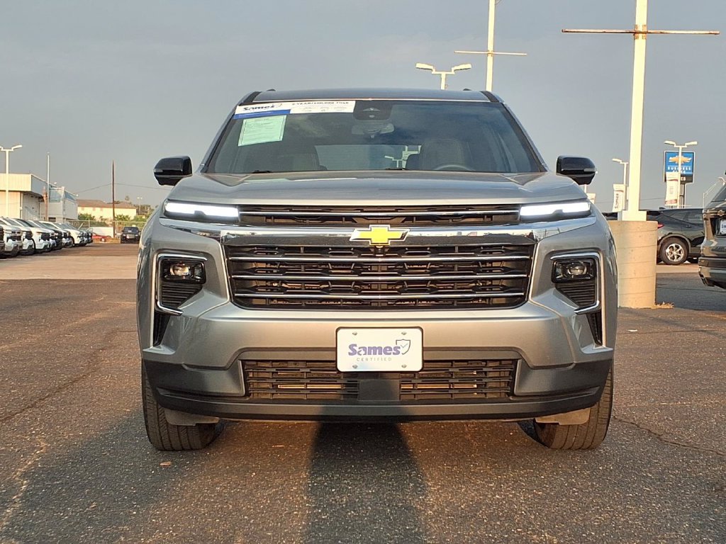 Used 2025 Chevrolet Traverse LT w/ Driver Confidence Package FWD image 2