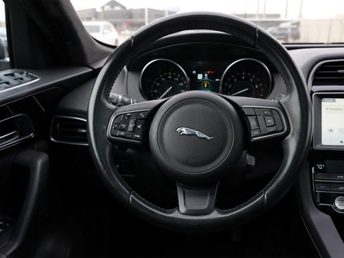 Used 2020 Jaguar F-PACE Premium image 9