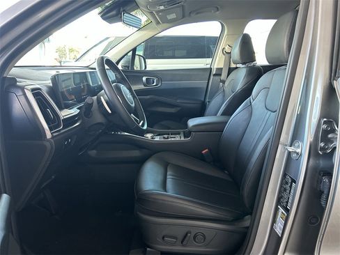 Used 2025 Kia Sorento EX image 11