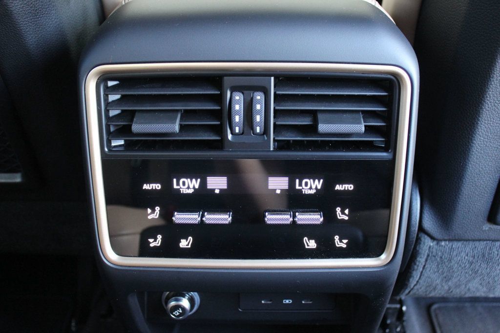 Used 2025 Porsche Cayenne Coupe AWD/4WD image 35
