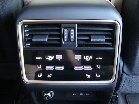 Used 2025 Porsche Cayenne Coupe AWD/4WD image 35