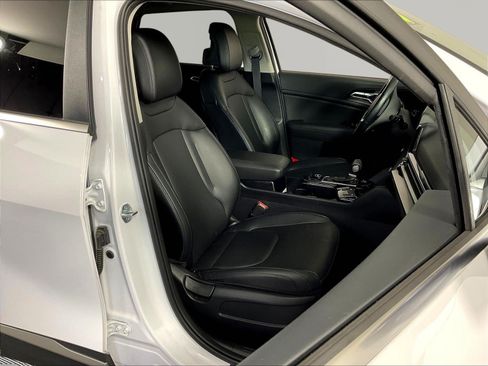 Used 2025 Kia Sportage EX w/ Premium Package FWD image 29