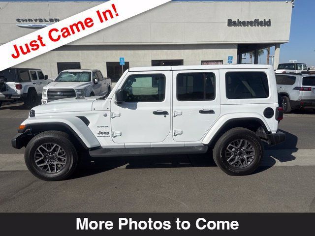 Used 2024 Jeep Wrangler Unlimited Sahara w/ Technology Group AWD/4WD image 2