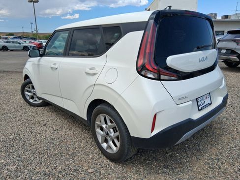 Used 2024 Kia Soul LX w/ Option Group 015 FWD image 3