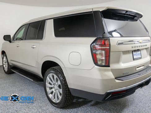 Used 2022 Chevrolet Suburban Premier AWD/4WD image 5