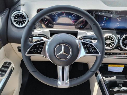 New 2025 Mercedes-Benz GLB 250 image 7