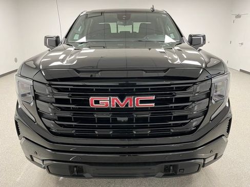 Used 2024 GMC Sierra 1500 Elevation w/ Elevation Premium Package AWD/4WD image 3