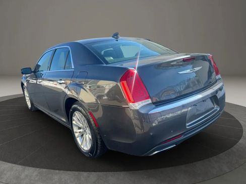 Used 2017 Chrysler 300 C image 7