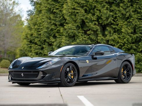Used 2022 Ferrari 812 GTS RWD image 5