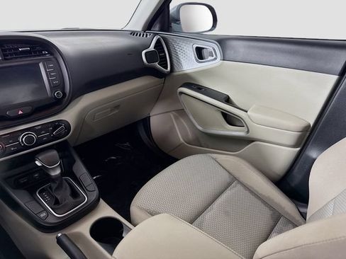 Used 2025 Kia Soul LX FWD image 21