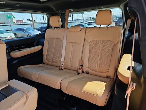Used 2025 Jeep Grand Wagoneer Series III w/ Rear Seat Video Group 1 AWD/4WD image 11