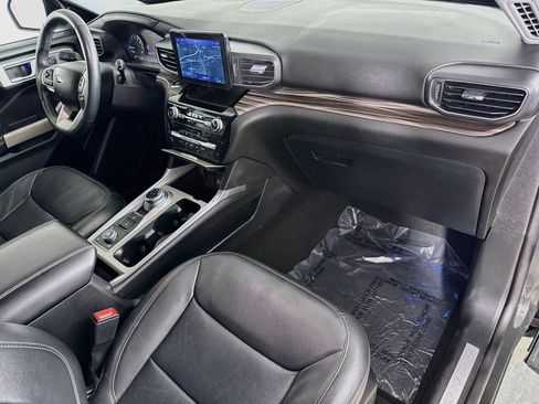 Used 2023 Ford Explorer Limited w/ Equipment Group 301A AWD/4WD image 38