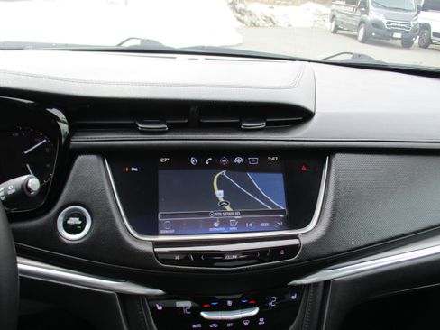 Used 2017 Cadillac XT5 Luxury w/ Driver Awareness Package image 18