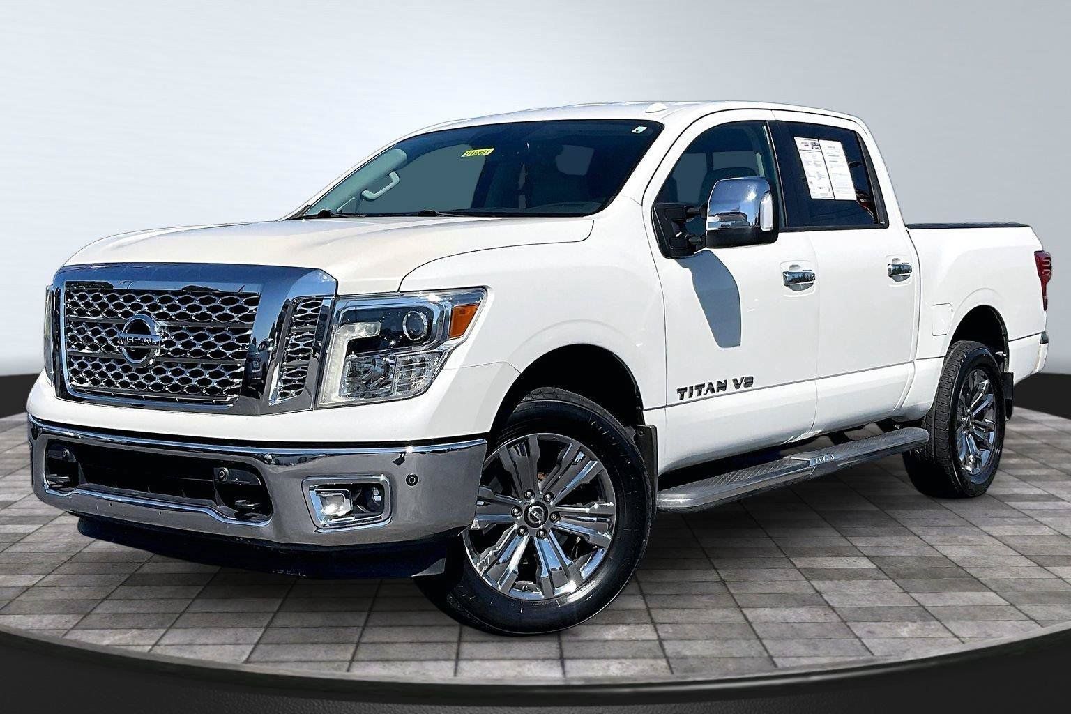 Used 2018 Nissan Titan SL w/ Chrome Package AWD/4WD image 13