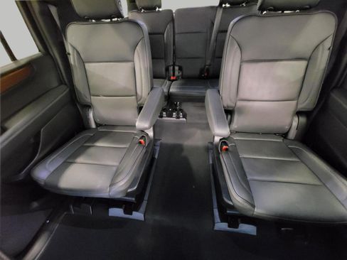 Used 2025 GMC Yukon XL Denali AWD/4WD image 23