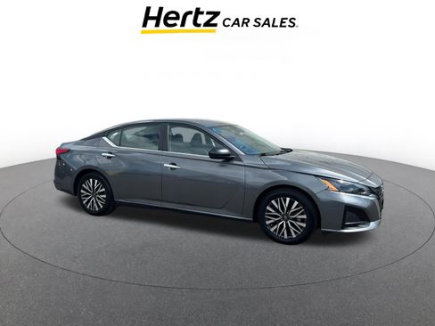 Used 2025 Nissan Altima 2.5 SV image 1