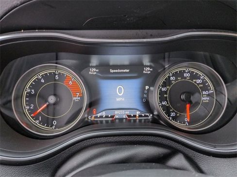 Used 2020 Jeep Cherokee Limited image 16