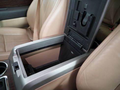 Used 2014 Ford F150 Lariat w/ Lariat Chrome Package image 31