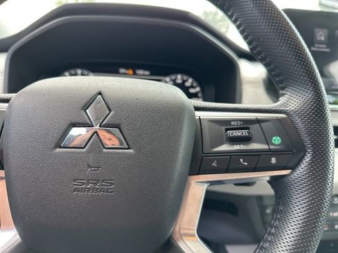 Used 2023 Mitsubishi Outlander SEL image 34