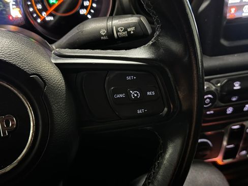 Used 2021 Jeep Gladiator Sport image 36