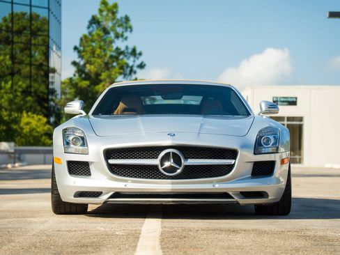 Used 2012 Mercedes-Benz SLS AMG Roadster image 2
