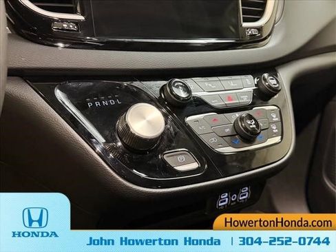 Used 2025 Chrysler Pacifica Select FWD image 24