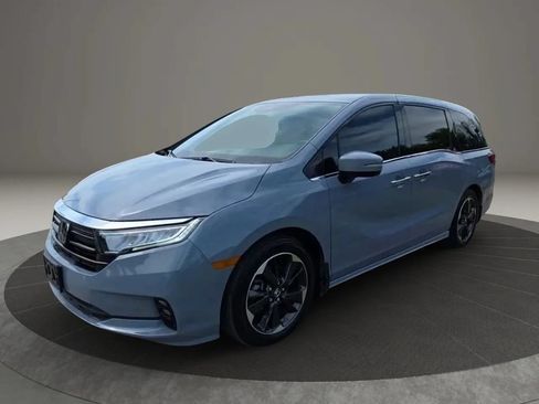 Used 2023 Honda Odyssey Elite image 3