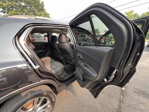 Used 2016 Chevrolet Trax LT w/ LT Sun and Sound Package AWD/4WD image 26