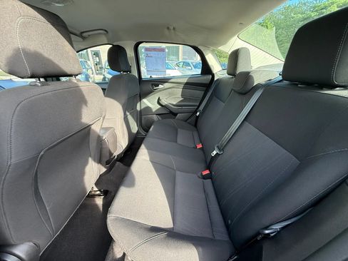Used 2018 Ford Focus SE FWD image 12