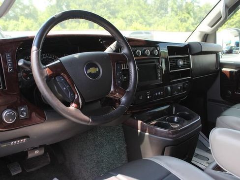 Used 2016 Chevrolet Express 2500 RWD image 30