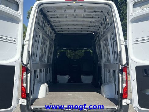 Used 2025 Mercedes-Benz Sprinter 2500 image 21
